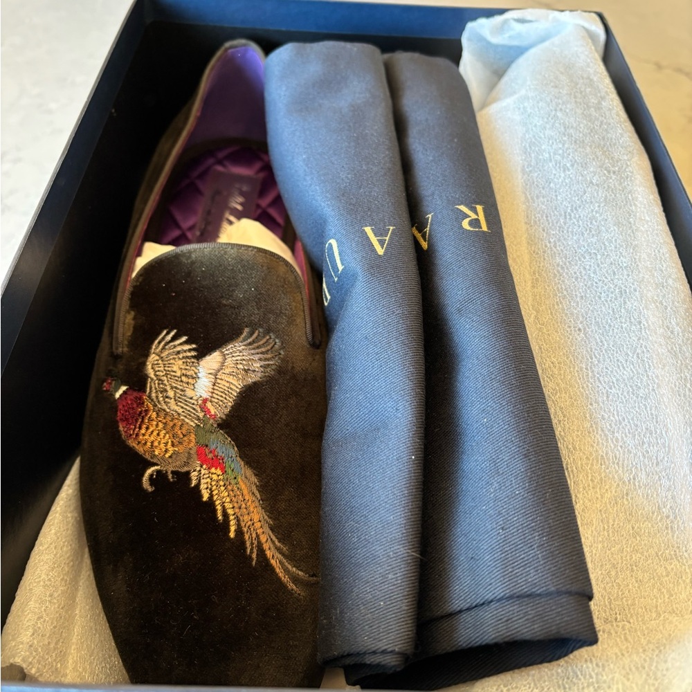 Deep sage green Velvet Loafers with Embroidered Bird
RARE PURPLE LABEL